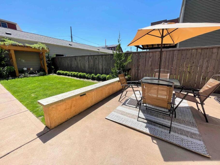 4 Bedroom 3 Bath Sleeps 10 Pet Friendly Private Backyard, 2 Car Garage, City Views, Close To All Stadiums And Casino พิตต์สเบิร์ก ภายนอก รูปภาพ